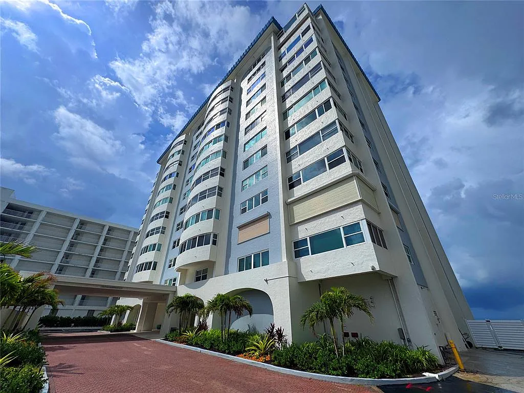 2 bed, 2.0 bath, 1364 sqft, $12,000 — Photo 2