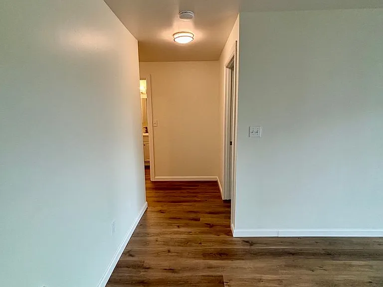 315 5th Ave S — Photo 17