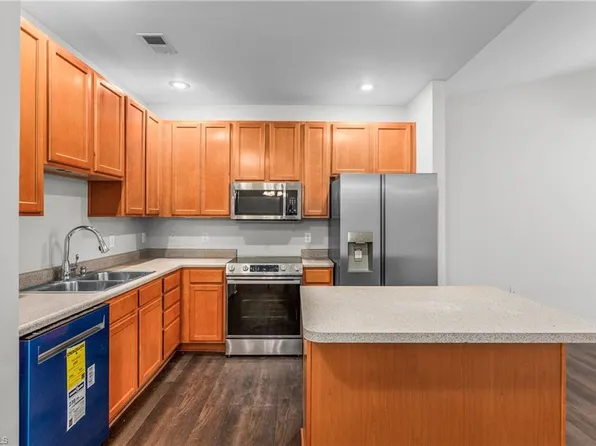 923 Windcastle Ln APT 305, Winston Salem, NC 27105