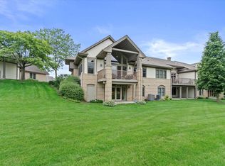 7510 W Tuckaway Pnes, Franklin, WI 53132