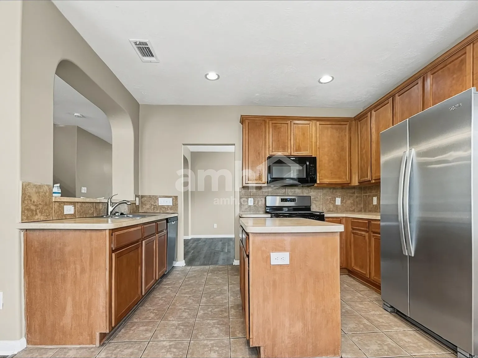 4 bed, 2.5 bath, 2744 sqft, $2,320 — Photo 4