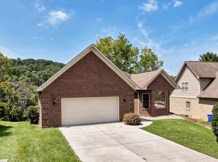 2518 Rosemeade Dr, Morristown, TN 37814