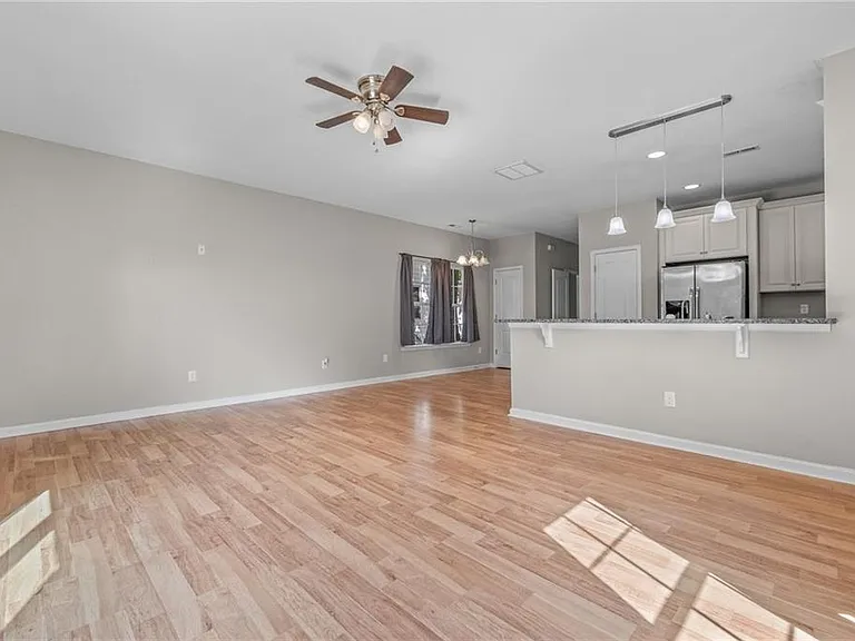 920 Douglas Ave — Photo 5