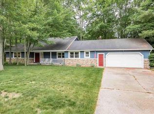 4515 Oakridge Dr, Midland, MI