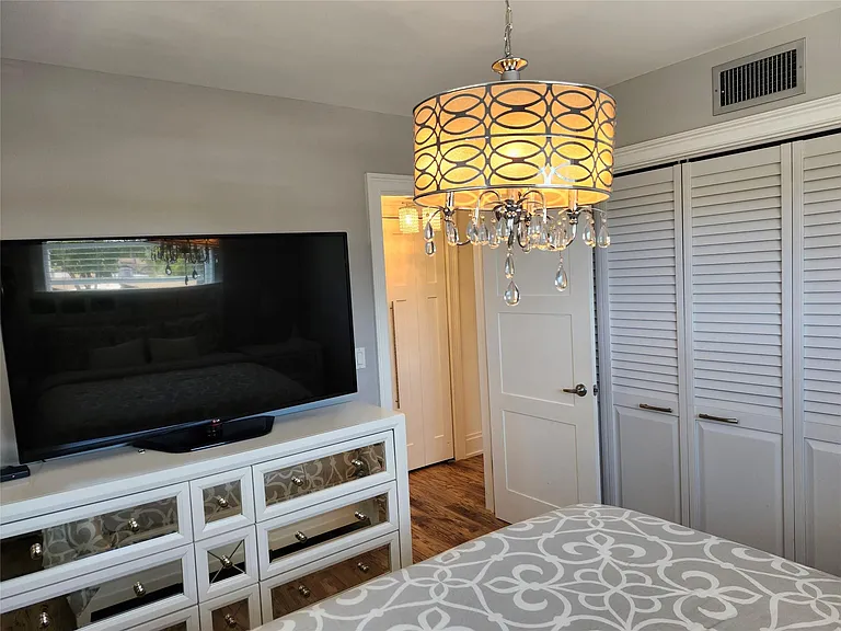 301 Cambridge Rd #301 — Photo 22