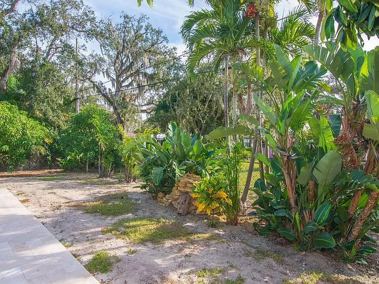 530 Cypress Rd — Photo 32