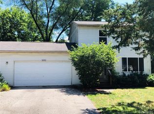 2656 Marlington Rd, Waterford, MI 48329