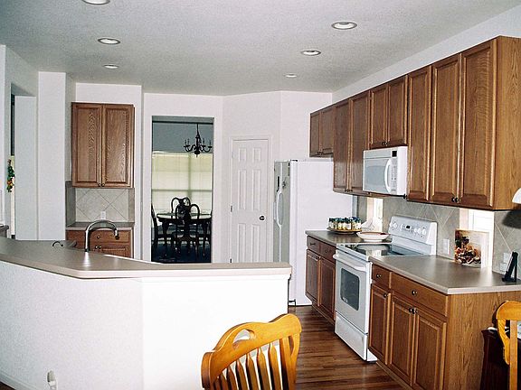 Kitchen adjacent to FR