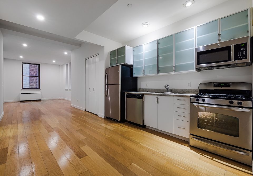 1st image of 37 Wall St APT 19J