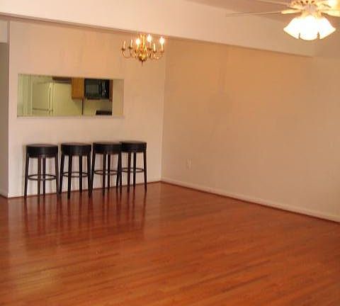 Dining room with Breakfast Bar