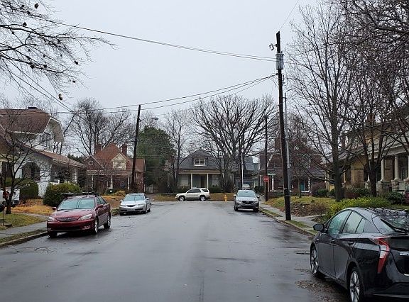 4th image of 229 E Bell Ct