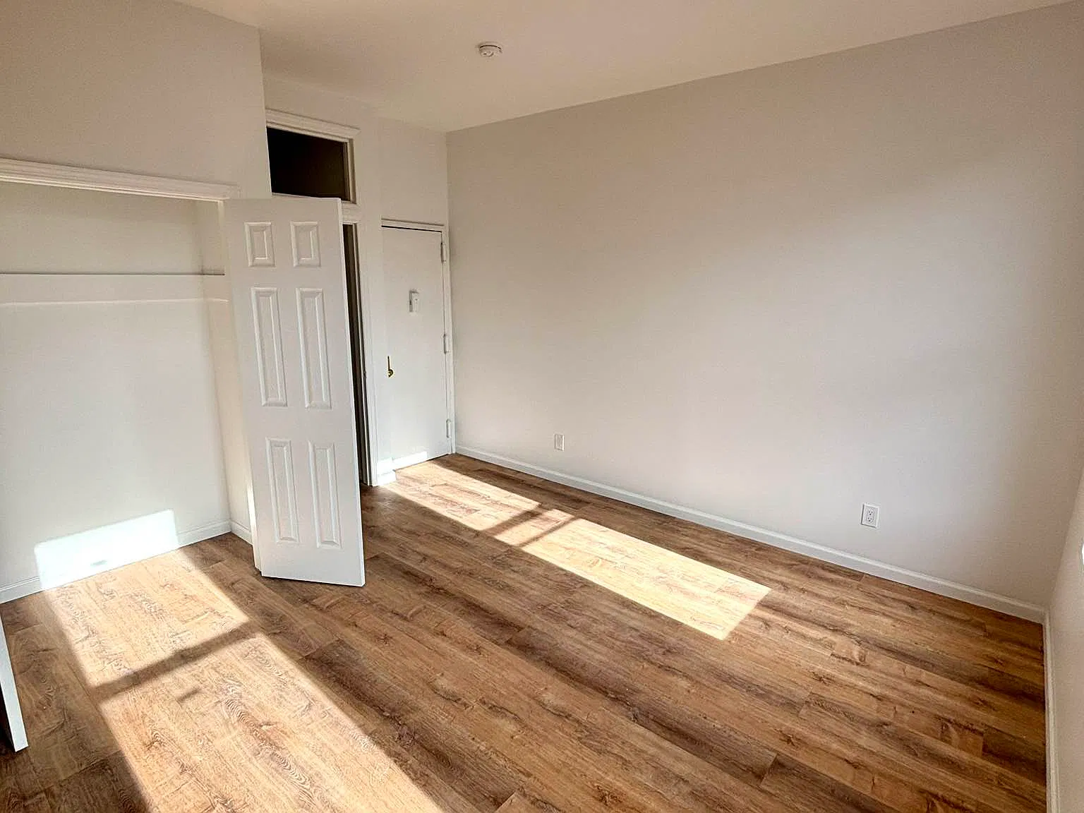 1345 De Kalb Avenue — Photo 2