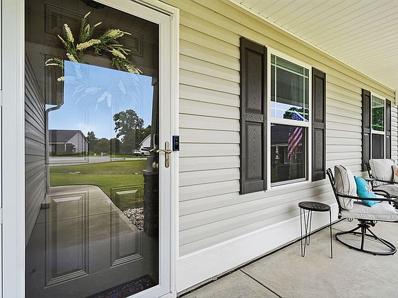 4th image of 55 Fall Bridge Cir