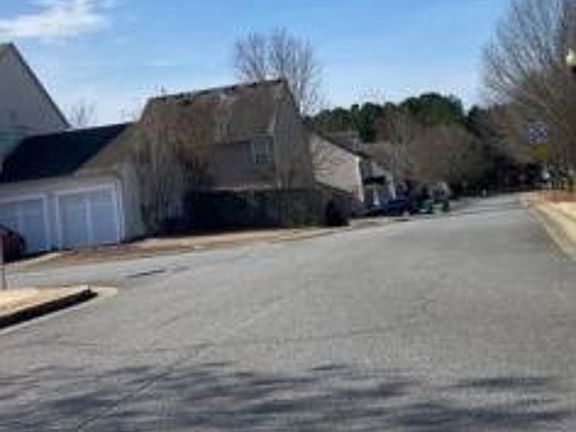 Exterior Neighborhood (street photo)