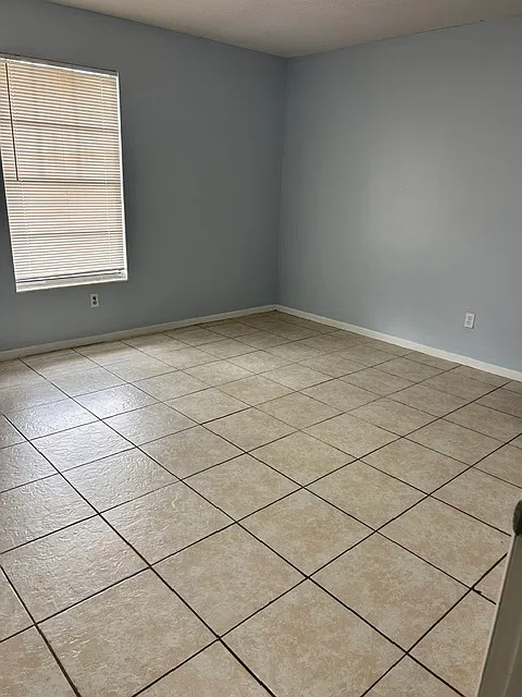 2 bed, 800 sqft, $1,400 — Photo 2
