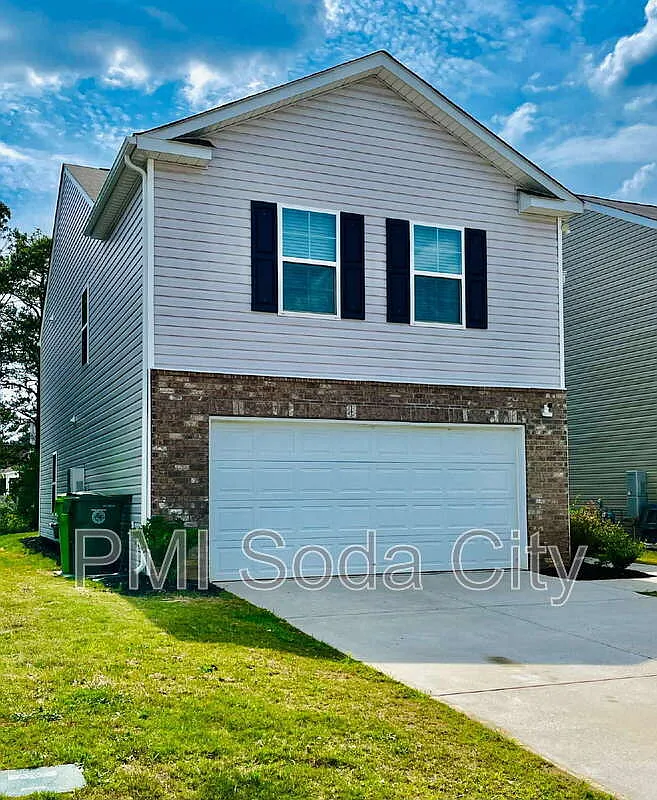 4 bed, 2.5 bath, 2174 sqft, $2,000 — Photo 1