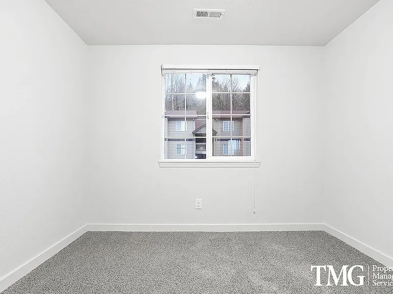 River View Apartments — Photo 31
