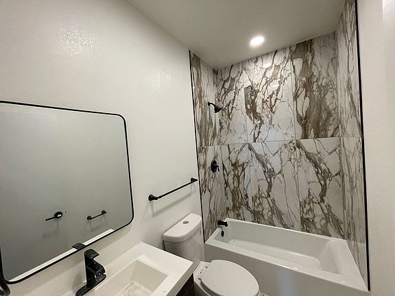 4th image of 916 Clinton St #302