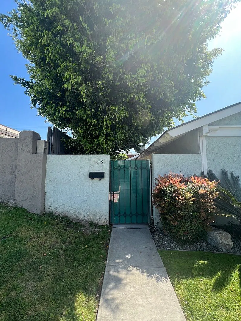 812 & 818 E. Fairway Dr. — Photo 2