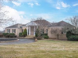 16 Wolverton Rd, Pittstown, NJ 08867