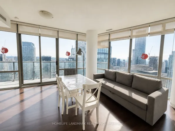 832 Bay St, Toronto, ON