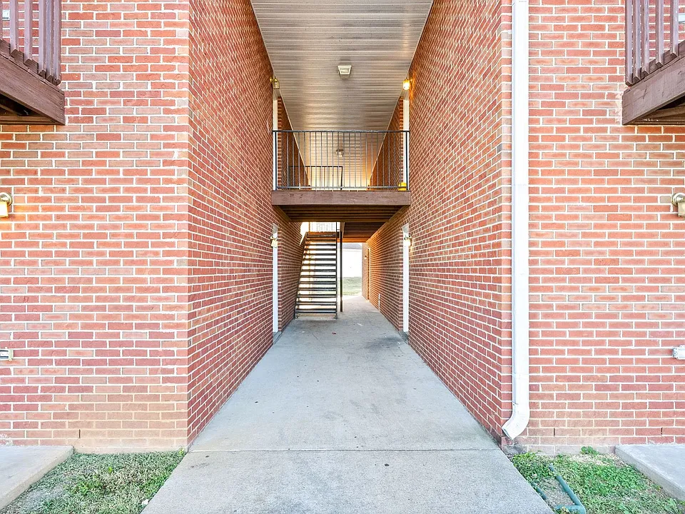 2 Bedroom Apartment For Rent Near Post!