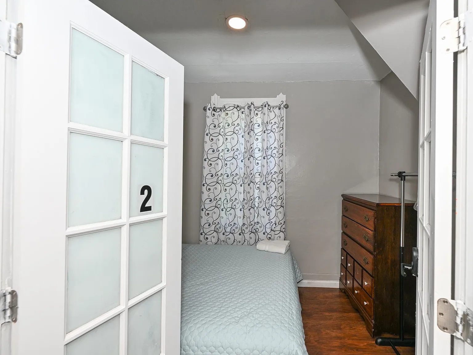 4 bed, 2.0 bath, 1520 sqft, $663 — Photo 1