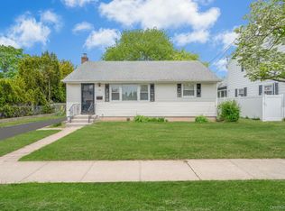 202 Nevada St, Hicksville, NY 11801