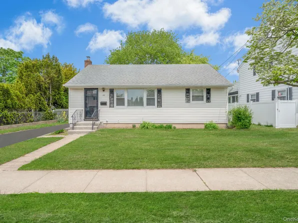 202 Nevada Street, Hicksville, NY 11801