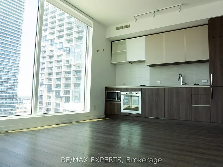 7890 Jane St #1802 — Photo 9