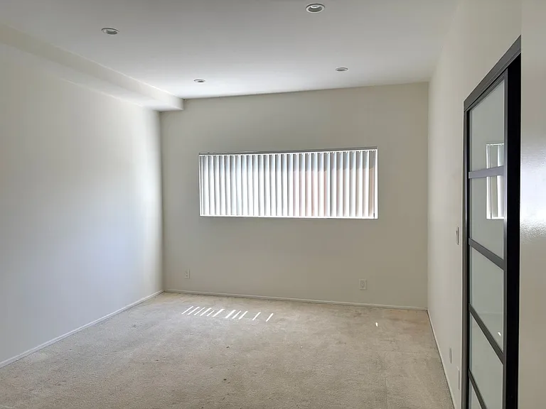 2481 S Corinth Ave — Photo 11