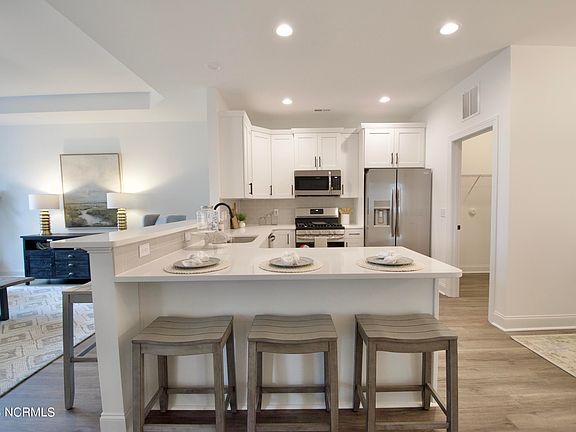 5th image of 2825 Southern Magnolia Drive