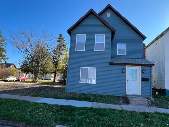 306 7th St W, Ashland, WI 54806