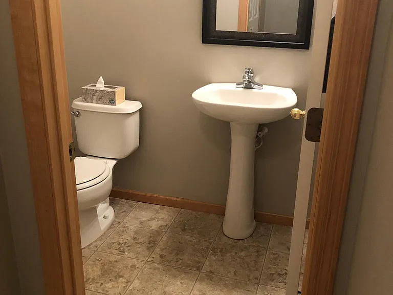 Main floor 1/2 bath