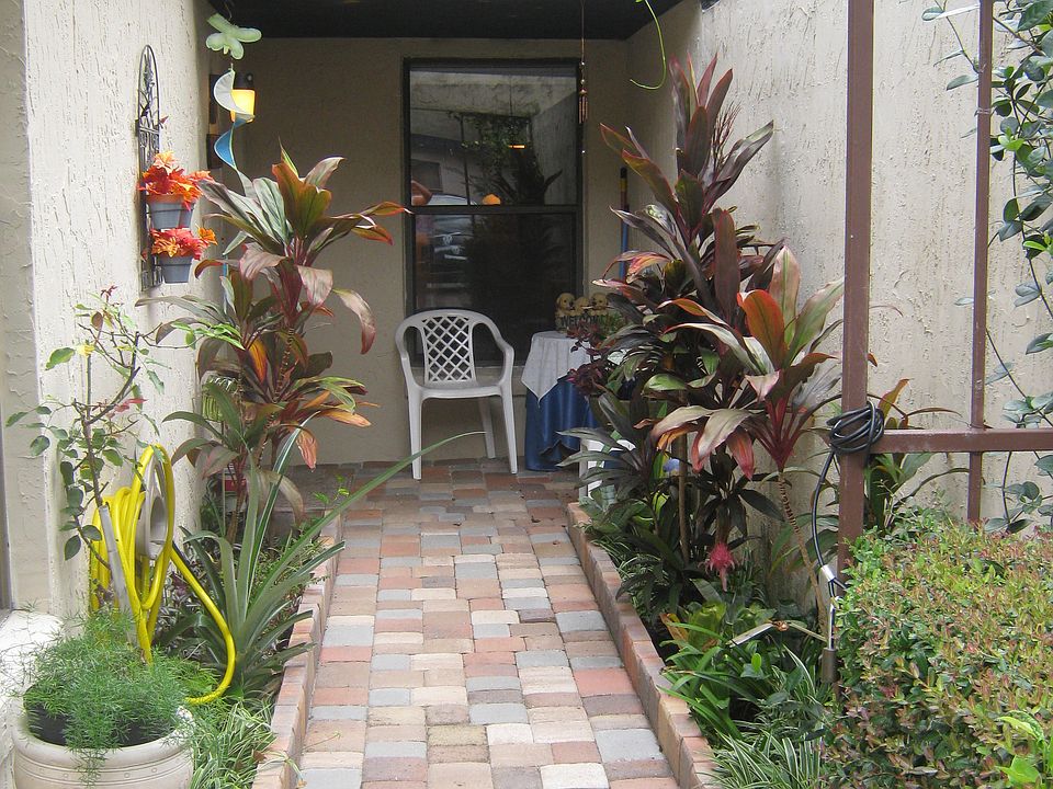Private entrence/with gate
