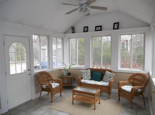 4th image of 14 Carolyn Dr