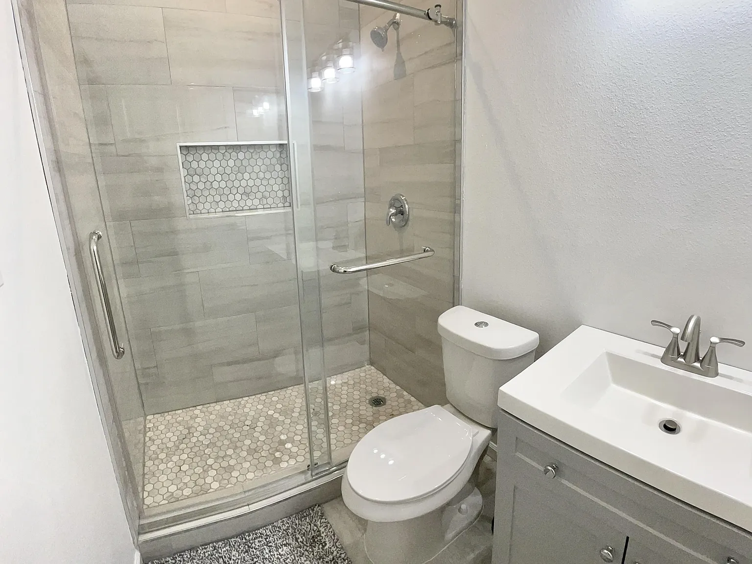 4 bed, 2.0 bath, 792 sqft, $797 — Photo 3