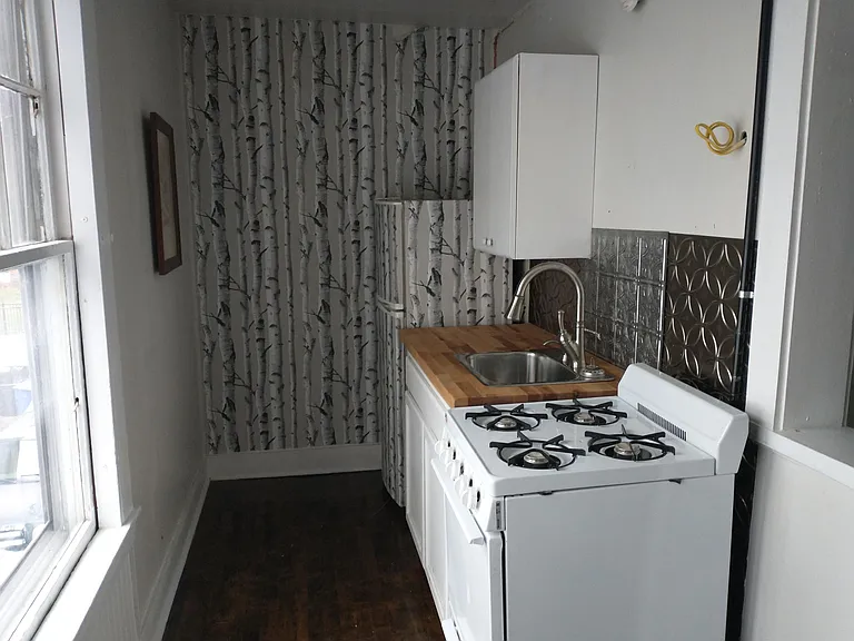 73 Elmwood Ave #4 — Photo 2