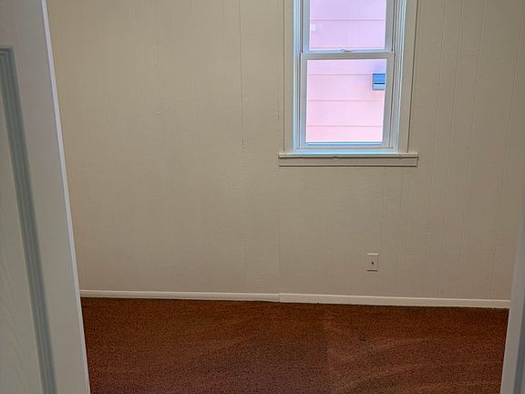 4th image of 222 3rd Ave NE