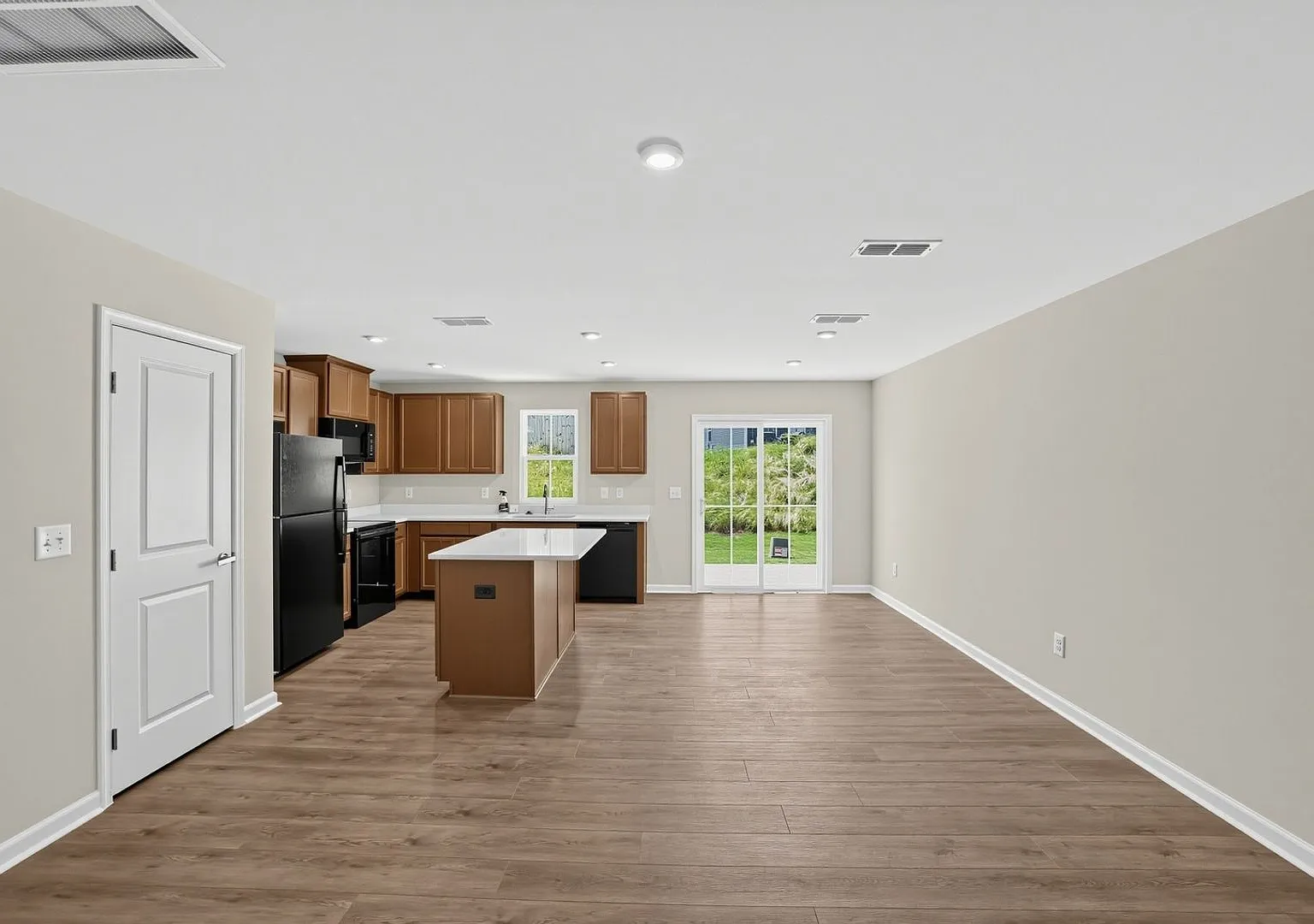 Charming 3BR Townhome in Lyman — Photo 4
