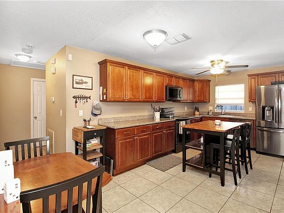 4th image of 1878 Elaine Dr