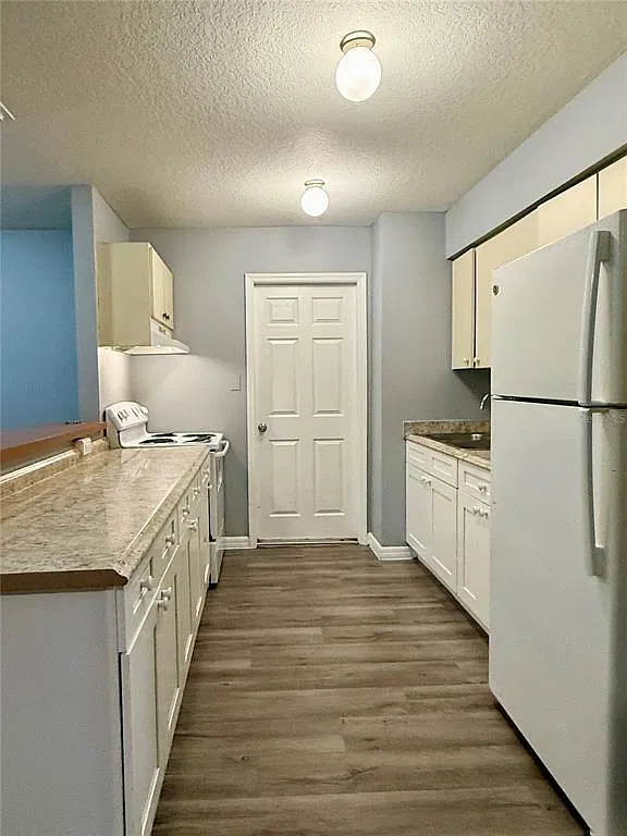 4 bed, 2.0 bath, 1344 sqft, $2,195 — Photo 2