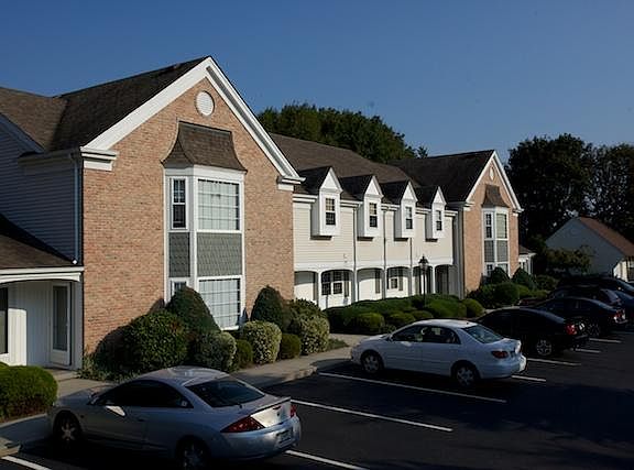 3rd image of 13 Sylvan Ln #Hhrf2aqem