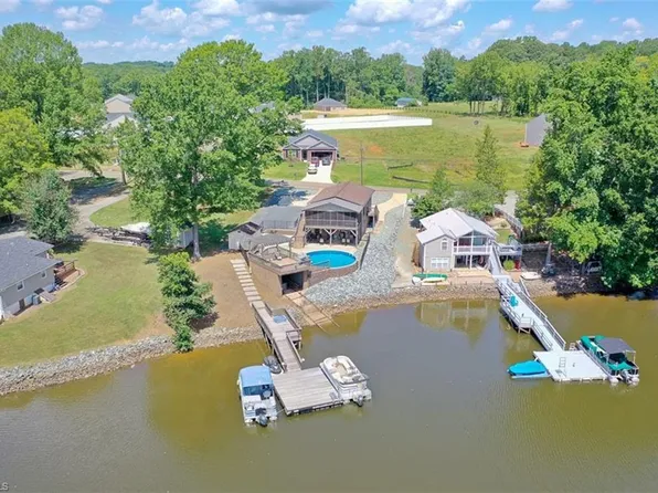 489 Hickory Point Dr, Lexington, NC 27292