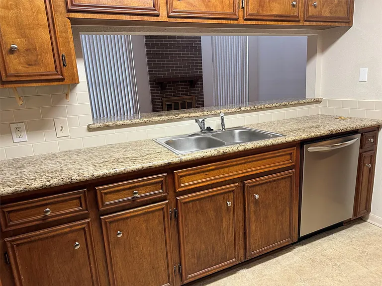 13784 Hollowgreen Dr — Photo 3