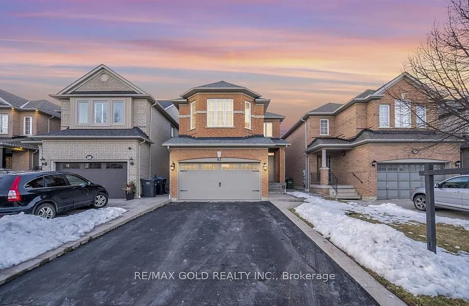 83 Emily Carr Cres