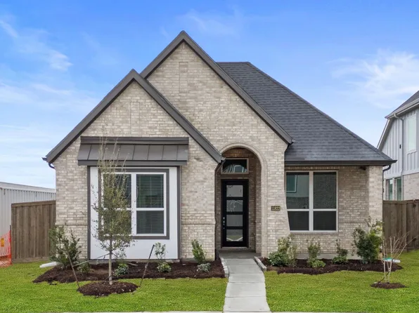 11816 S Pavillion Dr, Mont Belvieu, TX 77580