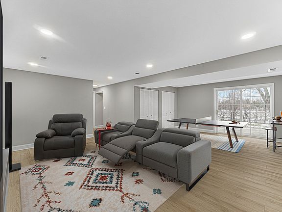 5th image of 1021 Bradford Ln