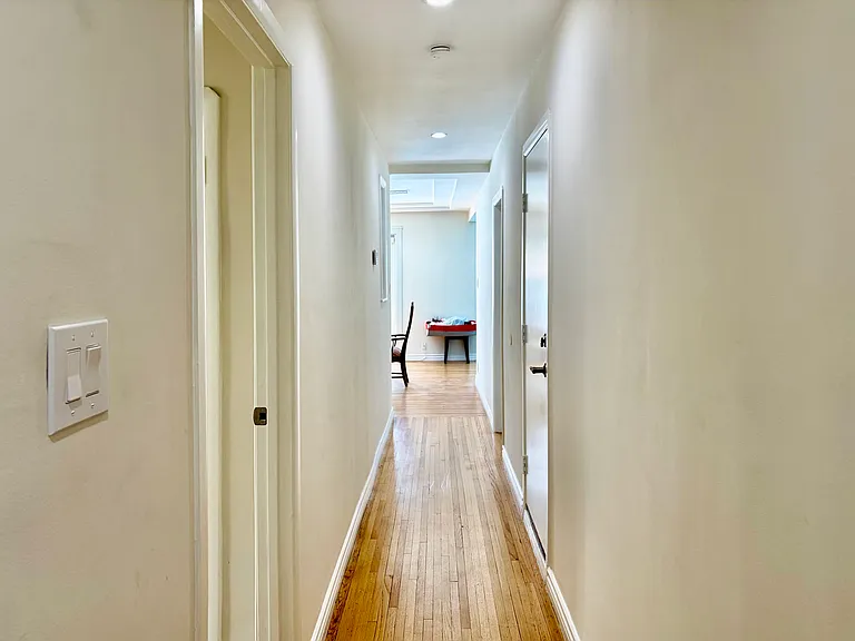 4506 Bakman Ave — Photo 4