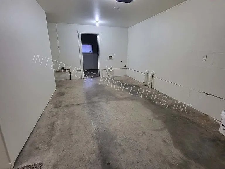 520 NE 128th Ave — Photo 13
